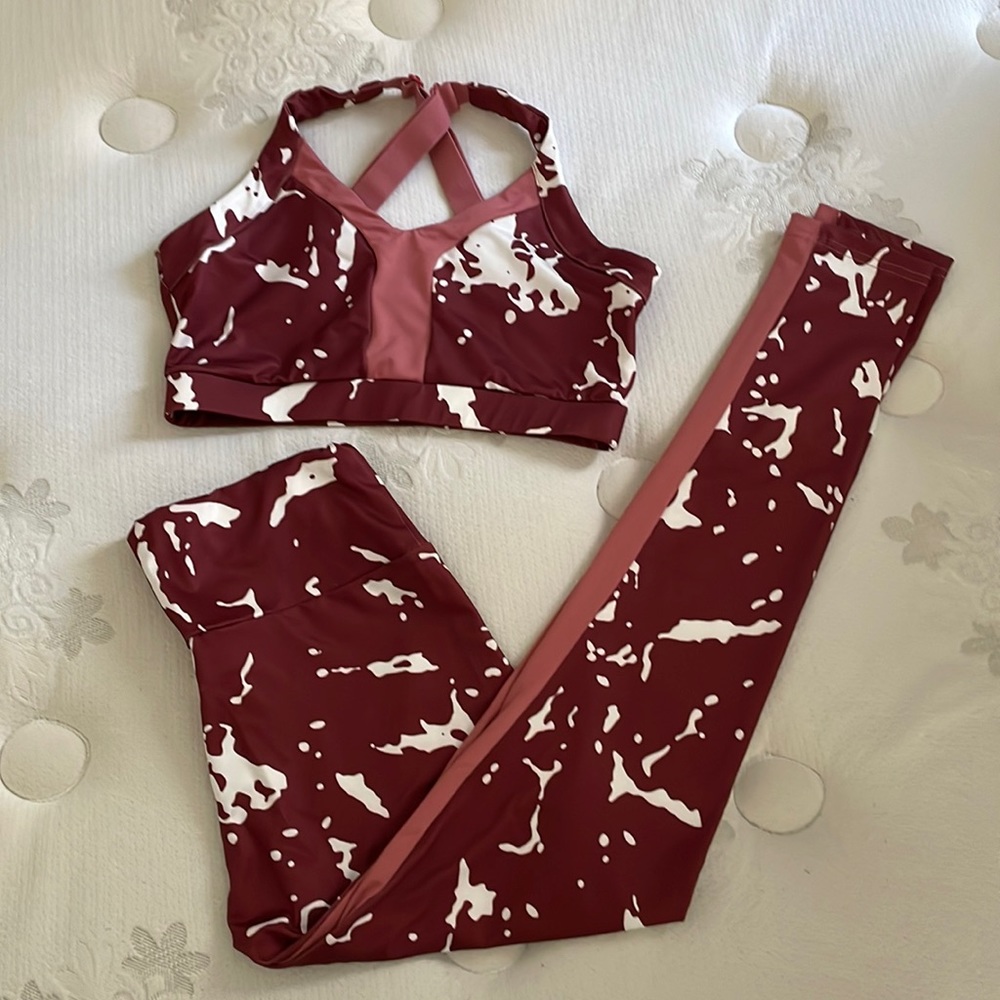 SHEIN Sports Bra and Leggings Workout Set